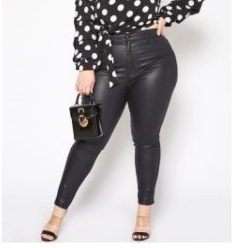 Vibrant Miu Black Coated Skinny Jeans
